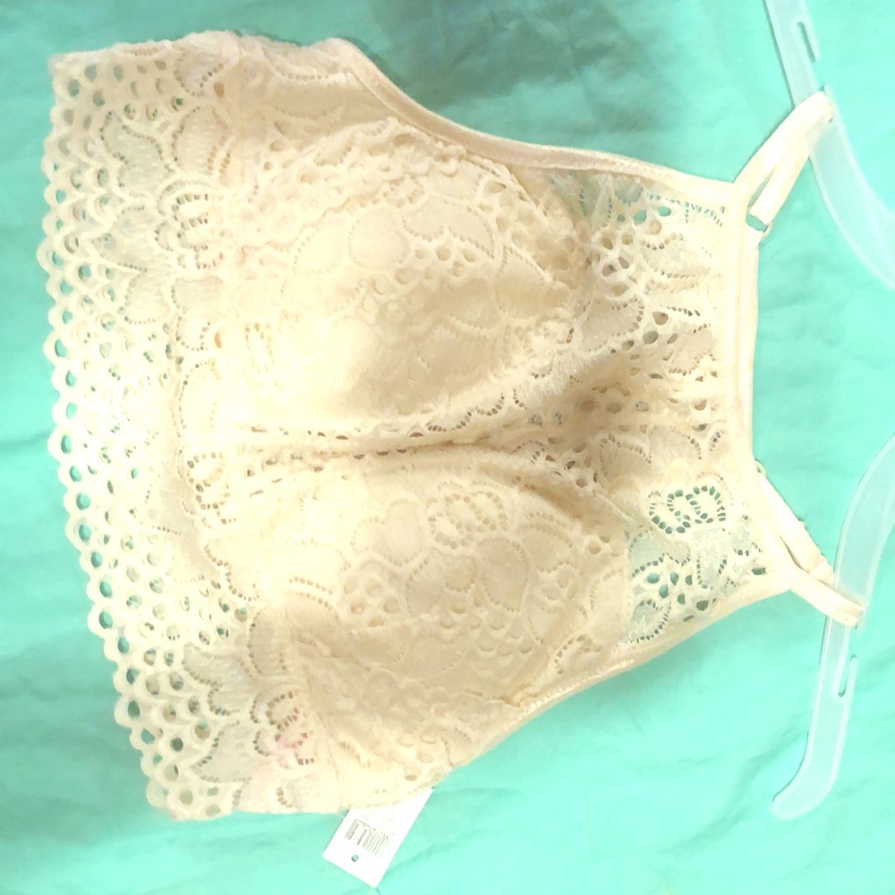 carseat white with lace trimming 🔥🔥💥💥💥